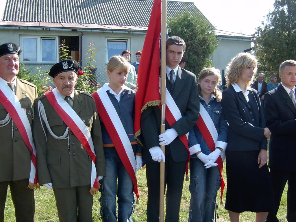 Uroczystości przy pomniku (foto Renata Kulik).