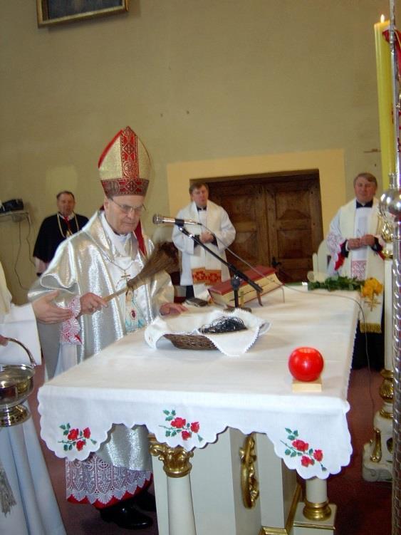 Przywitanie arcybiskupa seniora archidiecezji lubelskiej Bolesława Pylaka (foto Renata Kulik).