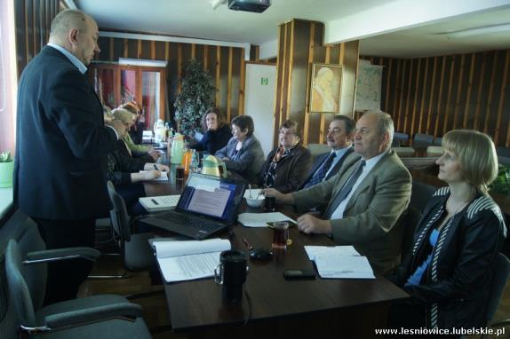 w sali konferencyjnej Urzędu Gminy Leśniowice odbyło się spotkanie dotyczące Lokalnego Indeksu Jakości Współpracy organizowane we współpracy z Fundacją Inicjatyw Lokalnych w Chełmie, które prowadził