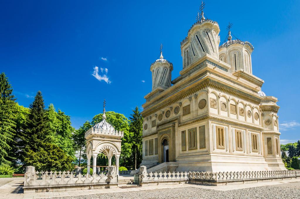 kompleksu architektonicznego pałaców, pawilonów i fontann, położonych nad zatoką Fińską Dzień 5: Sankt Petersburg zwiedzanie pałacu Hrabiego Jusupowa rezydencji jednej z