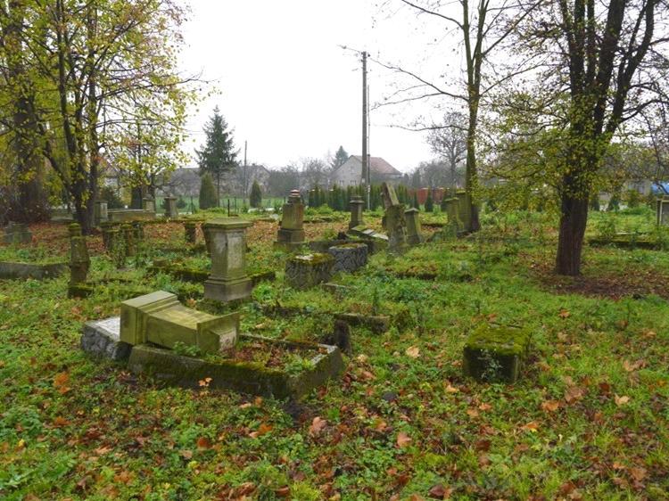 CMENTARZE MENNONICKIE Do najcenniejszych pamiątek po mieszkańcach Żuław i Doliny Wisły należą cmentarze, które są cennym źródłem wiedzy genealogicznej.