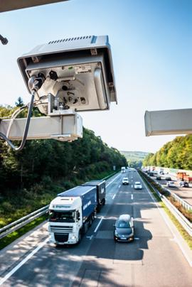 Rozwiązanie Możliwość redukcji prędkości pojazdów możliwa jest dzięki kontroli prędkości średniej.