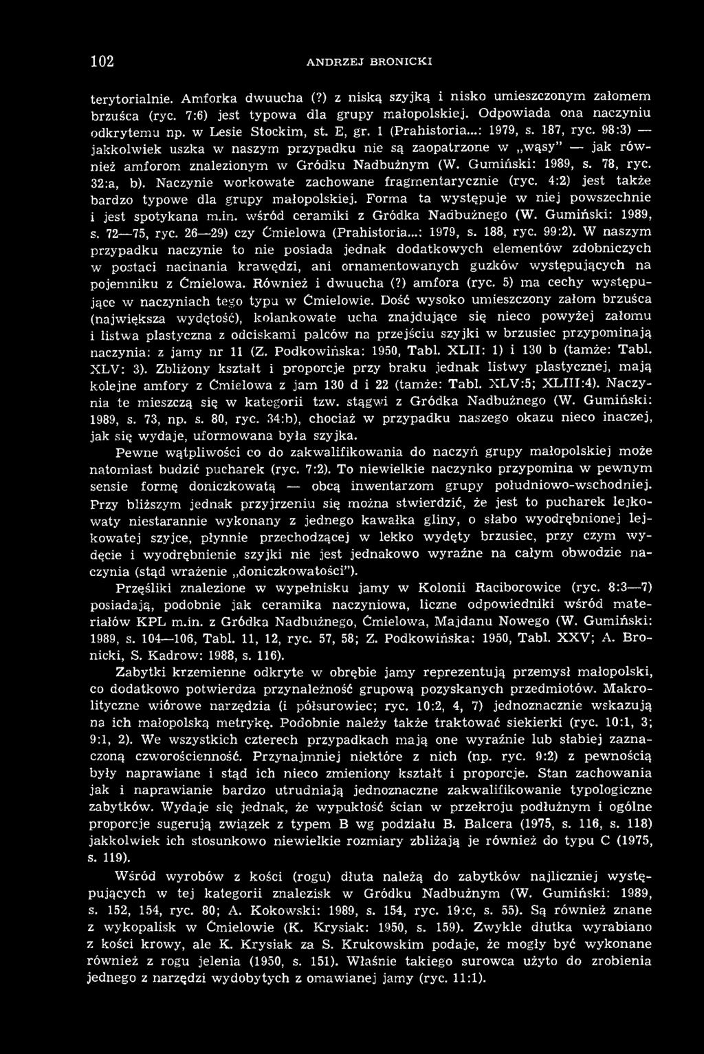 W naszym przypadku naczynie to nie posiada jednak dodatkowych elementów zdobniczych w postaci nacinania krawędzi, ani ornamentowanych guzków występujących na pojemniku z Ćmielowa. Również i dwuucha (?