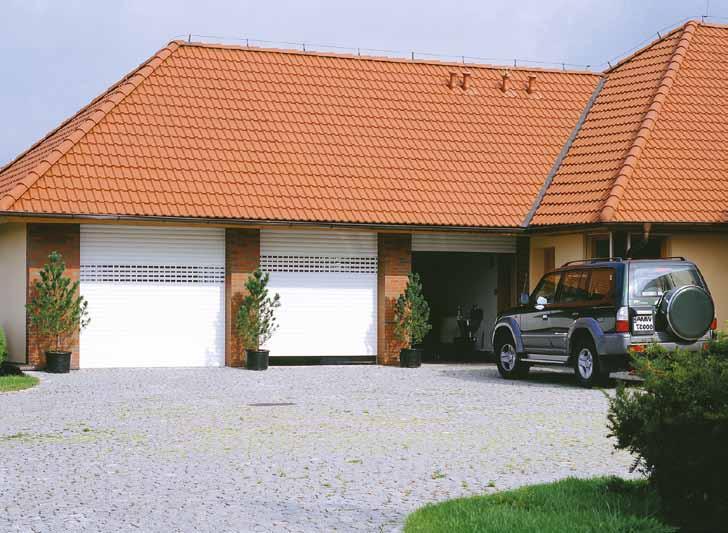 W zależności od gabarytów oraz warunków zabudowy istnieje możliwość zamontowania bramy garażowej na konsolach oraz w skrzynce.