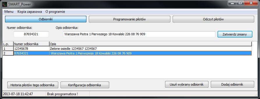 rozkręceniu obudowy dla wszystkich pilotów STANDARDOWYCH (dioda czerwona lub niebieska), jak i też bezprzewodowo, po położeniu zamkniętego pilota na programatorze, dla pilotów SMART_POWER (biała lub