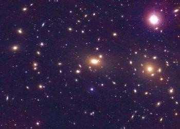 GRUPY I GROMADY GALAKTYK Gromada galaktyk w Warkoczu Bereniki (Coma). Grupy galaktyk są dosyć powszechnym zjawiskiem.