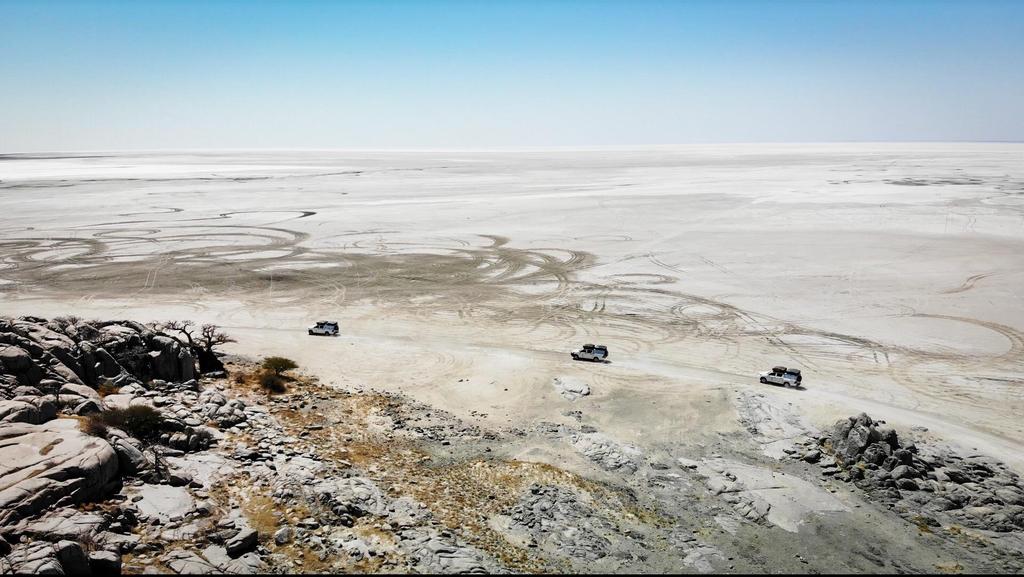 DZIEŃ 5 PLANET BAOBAB KUBU ISLAND - PLANET BAOBAB Rano, po śniadaniu wyjedziemy do Planet Baobab. Przed nami dalszy cia g hardcorowego off-roadu.