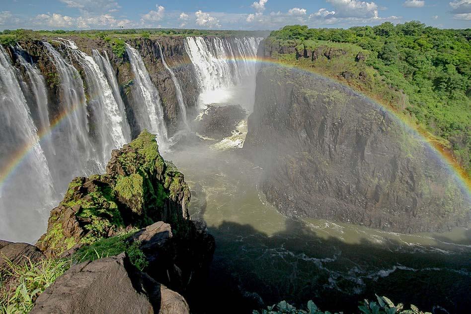 Jest to jeden z siedmiu naturalnych cudów świata wodospad łączący dwa kraje Zambię i Zimbabwe.