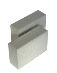 ] masa elementu [kg] orientacyjna masa palety [kg] Korytko nieckowe 60 15 33 20 53 1060 Korytko trójkątne 50 18/20 33 16 62 995 Bloczek betonowy Bloczek betonowy fundamentowy służy do wykonywania