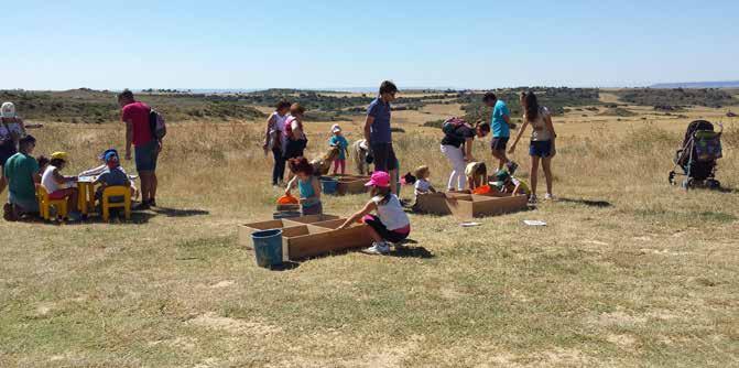Wstęp Fot. 1. Warsztaty archeologiczne dla dzieci na stanowisku z czasów rzymskich, Los Bañales (Saragossa, Hiszpania), podczas dnia otwartego.