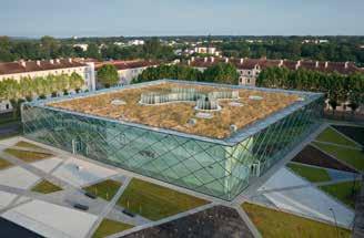 Zadanie to jest realizowane przez firmę SOPREMA poprzez zakładanie zieleni na dachach budynków. Dachy zielone nadają charakterystycznego wyglądu architekturze, harmonijnie wpisując się w otoczenie.