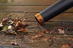 NOWOŚĆ Metalowe zakończenie rury ułatwia usunięcie uporczywych liści i brudu.