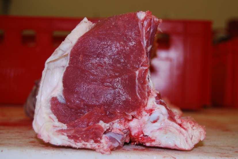 Czy wiesz, że: Średnia zawartość tłuszczu w mięsie wołowym to 6 26%. Marmurkowatość Jest wskaźnikiem zawartości tłuszczu śródmięśniowego i wpływa na cechy sensoryczne mięsa.
