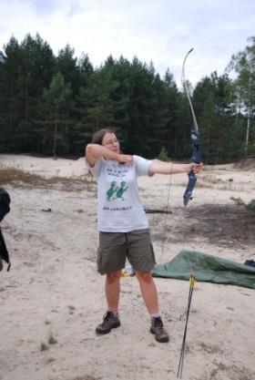 obowiązek posiadania ubrań sportowych.