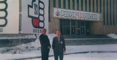 Dyrektor Roman Janik (z lewej) na Targach POLSKA '93 w Rydze (Łotwa).