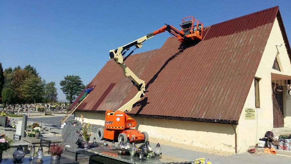 Wykonano nową elewację, pomalowano dach,