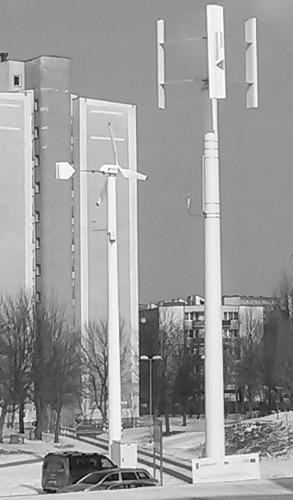 wiatrowego [m] łopat [m] 10,00 25,20 4,8 2,3 15,61 15,61 3,5 3 15,27 15,27 4,8 2,3 Natomiast elektrownia EW1 jest elektrownią z pionową osią, z zainstalowaną turbiną H-Darrieusa, usytuowaną