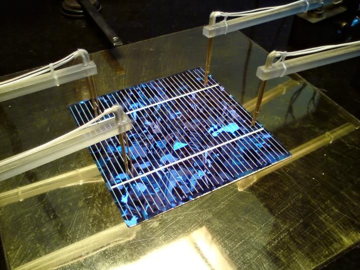 Testowanie krzemowego polikrystalicznego ogniwa fotowoltaicznego na symulatorze Słońca Model fizyczny ogniwa