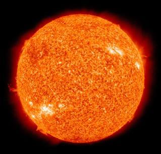 Słońce Centralna gwiazda Układu Słonecznego, najjaśniejszy obiekt na niebie i główne źródło energii docierającej do Ziemi Kula zjonizowanego gazu o masie około 1,9891 10 30 kg (333 950 mas Ziemi)