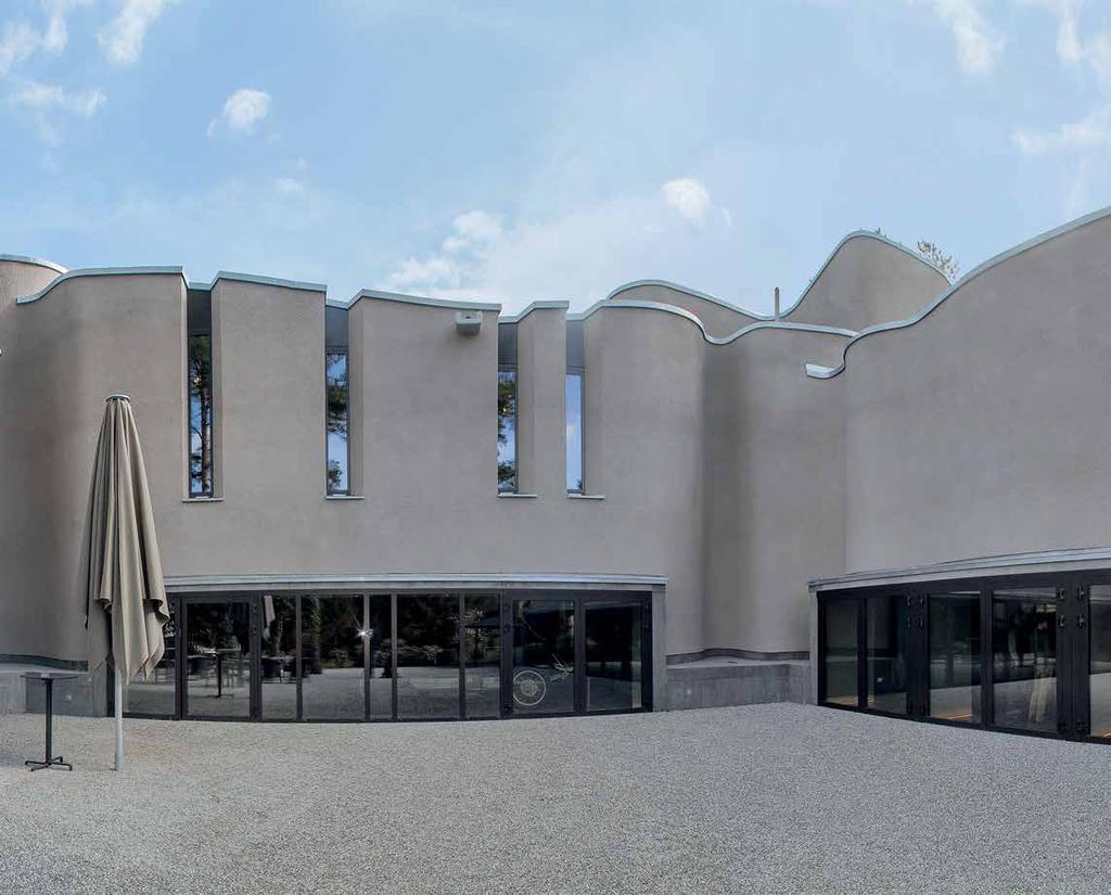 Przykłady zrealizowanych projektów RUNDFLEX w użyciu Muzeum MAC, Singen, Niemcy Niemieckie Singen może się poszczycić niepowatarzalną i wyjątkową bryłą Muzeum Art & Cars (MAC).