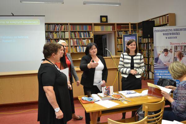 PBW wspiera nauczycieli w regionie 1 28 stycznia 2016 PBW wspiera nauczycieli w regionie W minionym roku Pedagogiczna Biblioteka Wojewódzka w Kielcach przy współudziale instytucji oświatowych