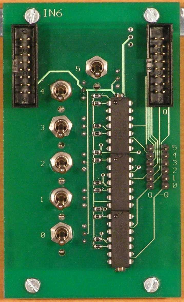 30 13x_IN6 Moduł zawiera 8 bistabilnych przełączników, które mogą służyć jako źródło sygnałów wejściowych dla układów cyfrowych.