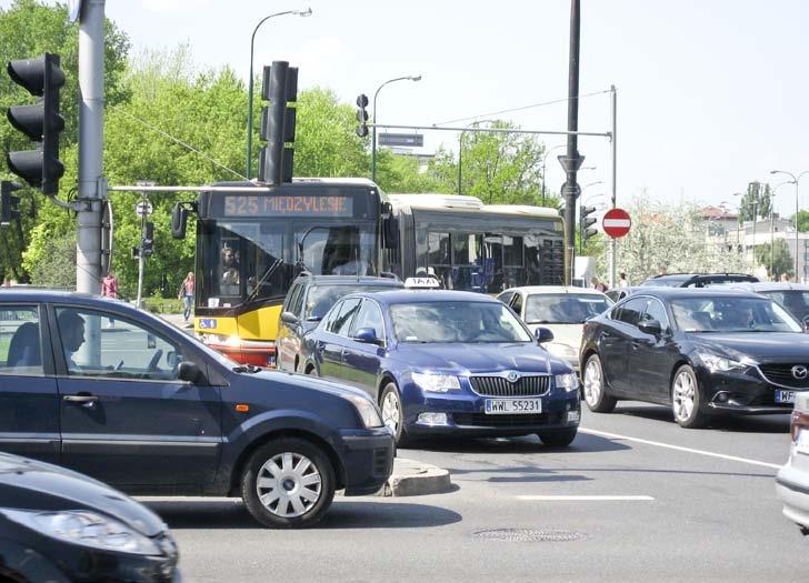 Największe koszty związane z korkami ulicznymi generuje Warszawa.