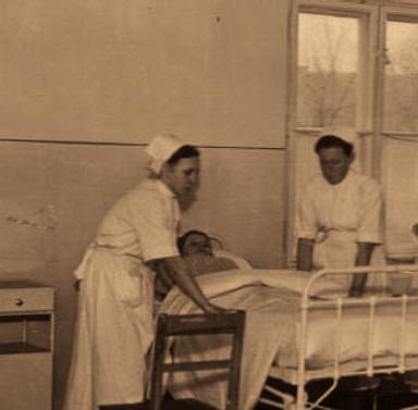 Ośrodek szkolenia młodszych pielęgniarek pck w świdnicy. Kurs II, 1950 rok.