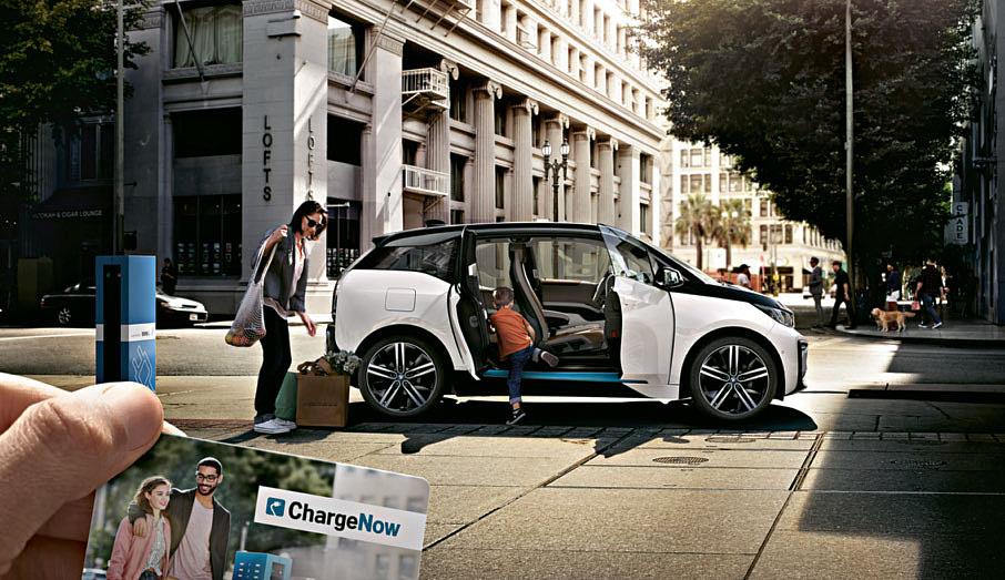 Skomunikowana funkcja BMW Digital Charging umożliwia w ramach ConnectedDrive komfortowe ładowanie samochodów elektrycznych BMW w porach korzystnej taryfy lub bez emisji CO 2 z własnej instalacji