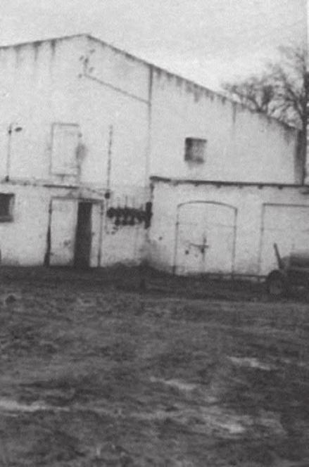 Członkowie Selbstschutzu przed klasztorem w Górce Klasztornej, 1939 r. (AIPN) do zatwierdzenia przez Alvenslebena. Odbywało się to na cotygodniowych naradach dowódców powiatowych.