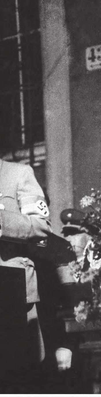 Adolf Hitler z Heinrichem Himmlerem, 1940 r. (NAC) dzięki informacjom od volksdeutschów.