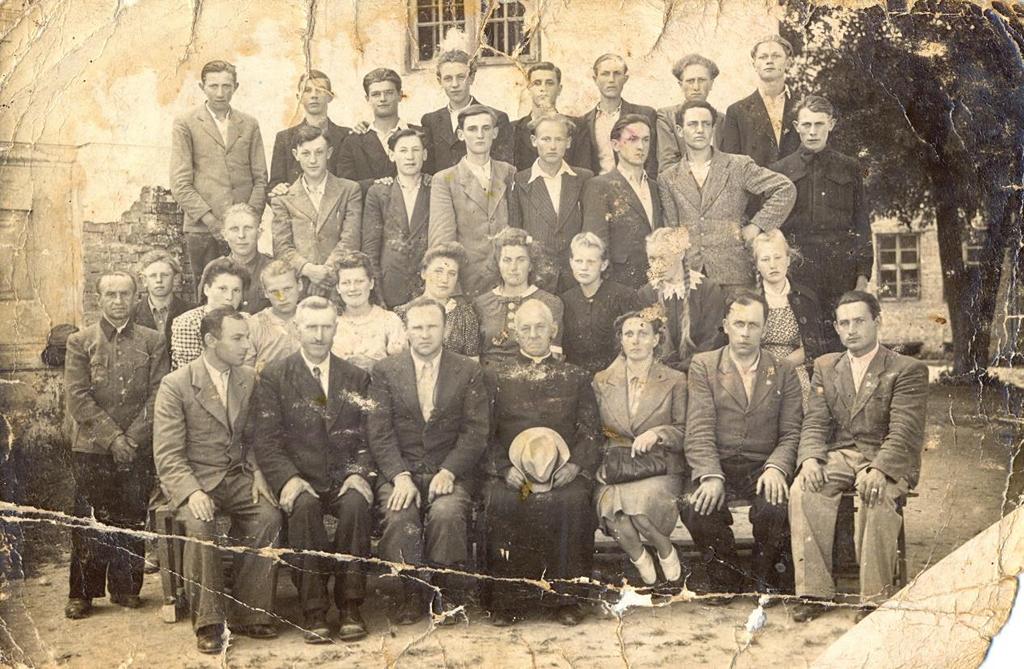 6 Historia Grabowca, zdjęcia z roku: 1946 Zdjęcie 6 Rok 1946 lub 1945 (rok szkolny 1945/46).