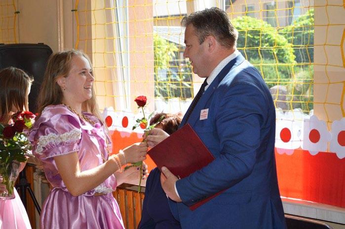 Narodowe czytanie, które odbyło się 12-ego września w Szkole Podstawowej w Jamach było równocześnie kolejną imprezą w ramach obchodów jubileuszowych 100-lecia Odzyskania przez Polskę Niepodległości,