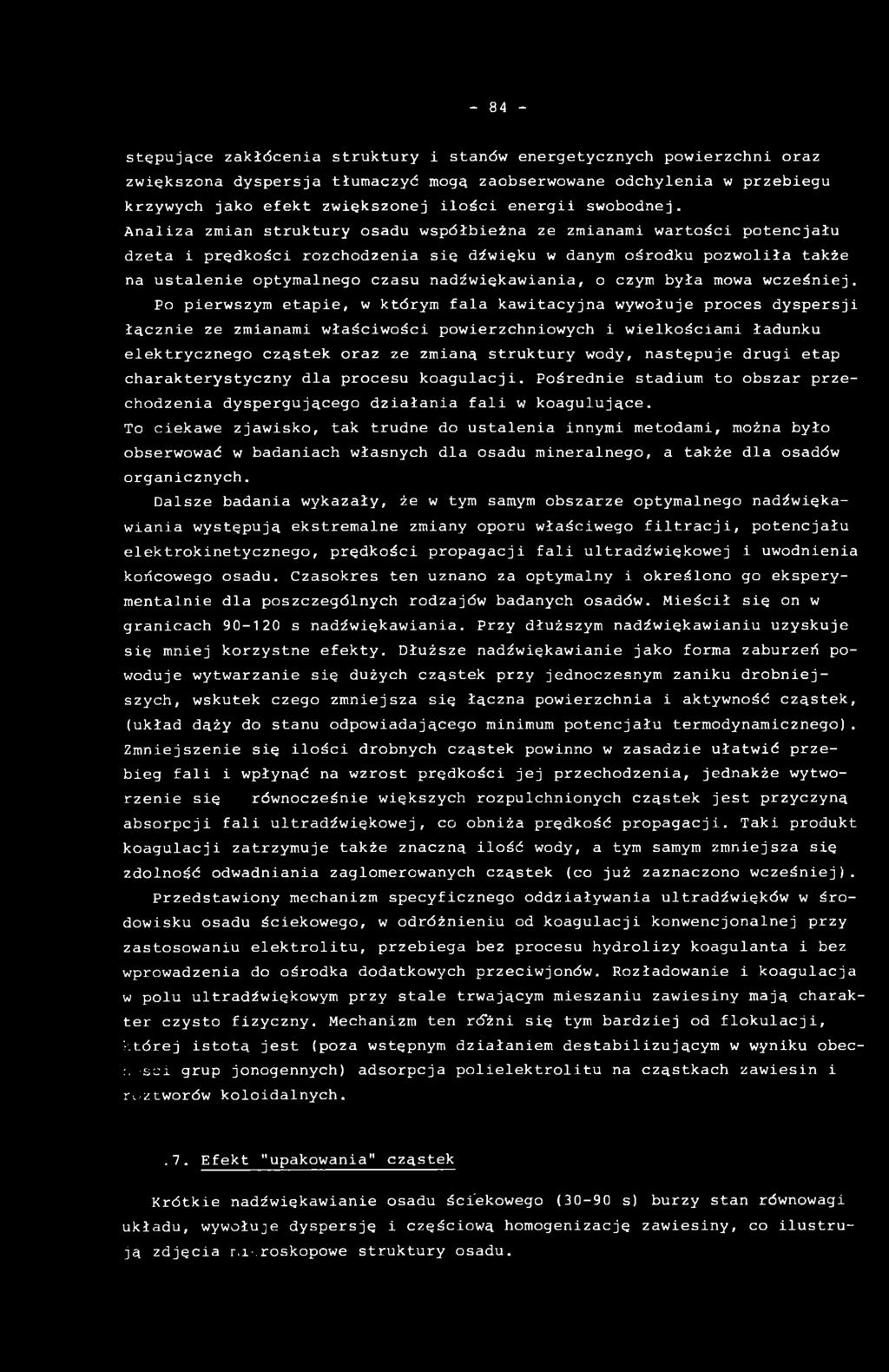 Po pierwszym etapie, w którym fala kawitacyjna wywołuje proces dyspersji łącznie ze zmianami właściwości powierzchniowych i wielkościami ładunku elektrycznego cząstek oraz ze zmianą struktury wody,