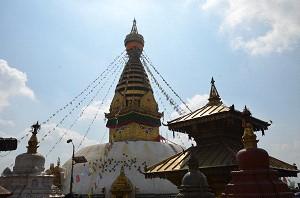 KATHMANDU DURBAR SQUARE Durbar Sqaure (Plac królewski) w Kathmandu to jedno z wielu zabytkowych miejsc leżące w centralnej części Kathmandu. Dawniej, aż do XIX wieku, była to rezydencja królewska.