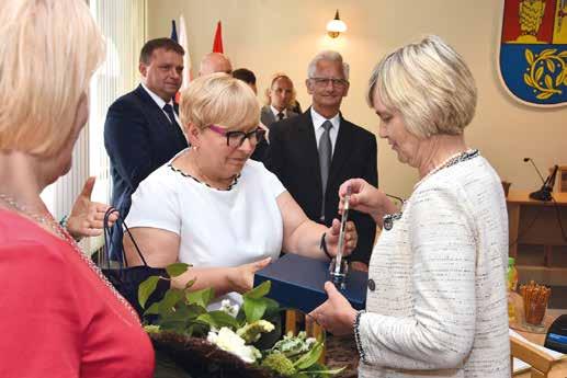 www.gmina.swidnica.pl WYDARZENIA KULTURALNE ZABRZMIAŁ OSTATNI DZWONEK Dla blisko 1,5 tys. uczniów w gminie Świdnica zabrzmiał ostatni dzwonek.