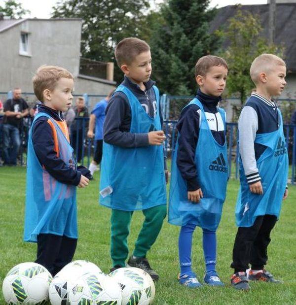 WYMIAR WIZERUNKOWY I SPOŁECZNY Współpraca z klubem piłkarskim to doskonała okazja do wypromowania firmy lub organizacji łącząc jej wizerunek z najpopularniejszym sportem na świecie jakim jest piłka