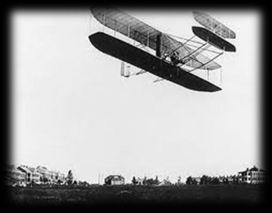 skonstruowali Wright Flyer posiadający silnik spalinowy.