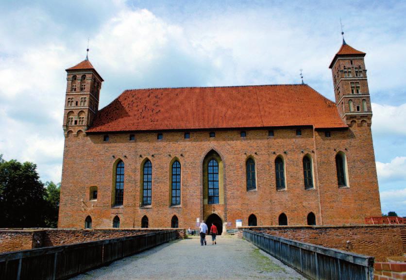 Jak wyglądał Kopernik? Był szczupły, wysoki, miał pociągłą twarz okoloną puklami kasztanowych włosów, kształtne usta i duży nos Tak wygląda na portretach.