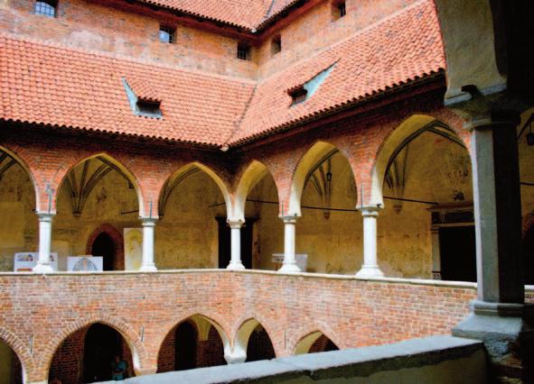 Krużganki zamku w Lidzbarku Warmińskim, Lidzbark Warmiński zarys teorii heliocentrycznej, przekład listów miłosnych i praktyka lekarska Kopernik przebywał na zamku lidzbarskim kilkakrotnie.