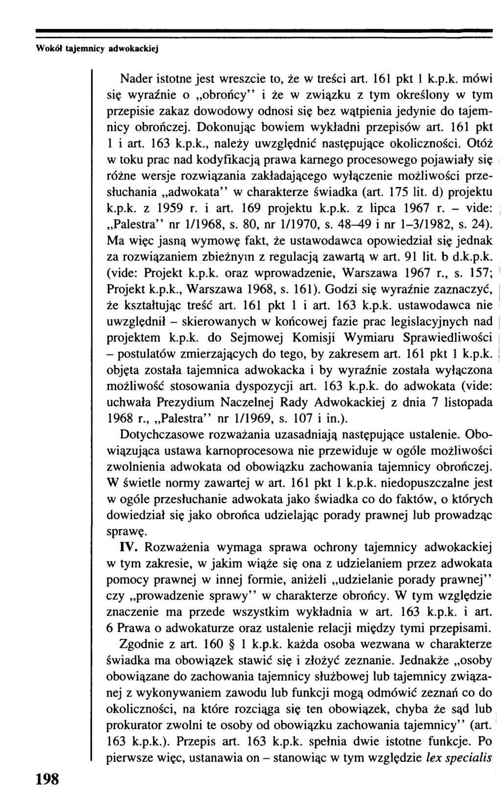 W okół tajem nicy adwokackiej Nader istotne jest wreszcie to, że w treści art. 161 pkt 1 k.p.k. mówi się wyraźnie o obrońcy i że w związku z tym określony w tym przepisie zakaz dowodowy odnosi się bez wątpienia jedynie do tajemnicy obrończej.