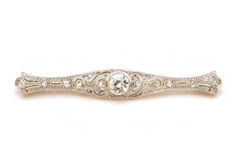 55 Brosza art déco lata 20.-30. XX w. złoto pr. ~ 0,585, platyna pr. ~ 0,950, 1 perła hodowlana, śr.: 4,3 mm, 14 diamentów ł. ~ 0,20 ct, masa: 4,00 g; wym.
