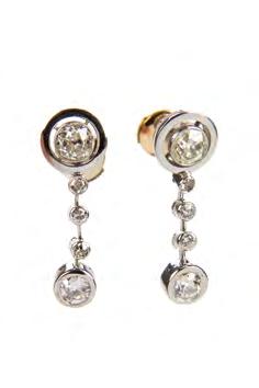 62 Kolczyki diamentowe Europa Zachodnia, 1 poł. XX w. białe złoto pr. 0,750, 4 diamenty ł.