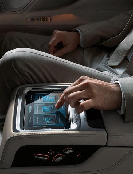 Usługi i aplikacje BMW ConnectedDrive zapewniają więcej swobody poprzez różnorodne formy komunikacji pomiędzy kierowcą, samochodem i światem zewnętrznym.