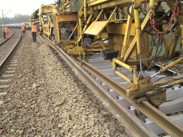 Roboty budowlane przy modernizacji przepustów, mostów i wiaduktów sklepionych będą polegały na wykonaniu napraw i ewentualnym wzmocnieniu dźwigarów sklepionych, ułożeniu nowej izolacji oraz naprawie,