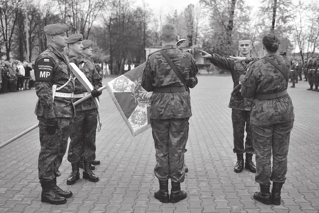 Złożeniem przysięgi na sztandar jednostki wyróżnieni zostali: szer. elew Agnieszka Makowiecka, szer. elew Michał Trojan, szer. elew Gabriel Koral oraz szer. elew Adrian Natora.