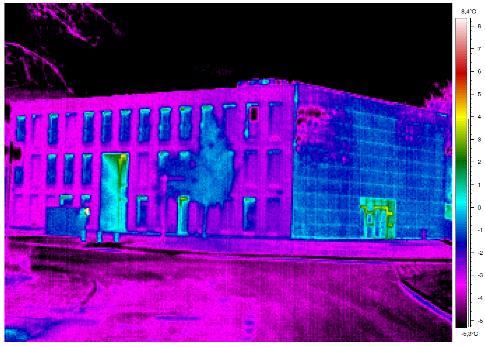 Budowa i eksploatacja nowej, zasobooszczędnej siedziby WFOŚiGW w Gdańsku Zastosowane rozwiązania techniczne izolacja termiczna Zwarta bryła (mniejsza ucieczka ciepła) Oszklona elewacja południowa