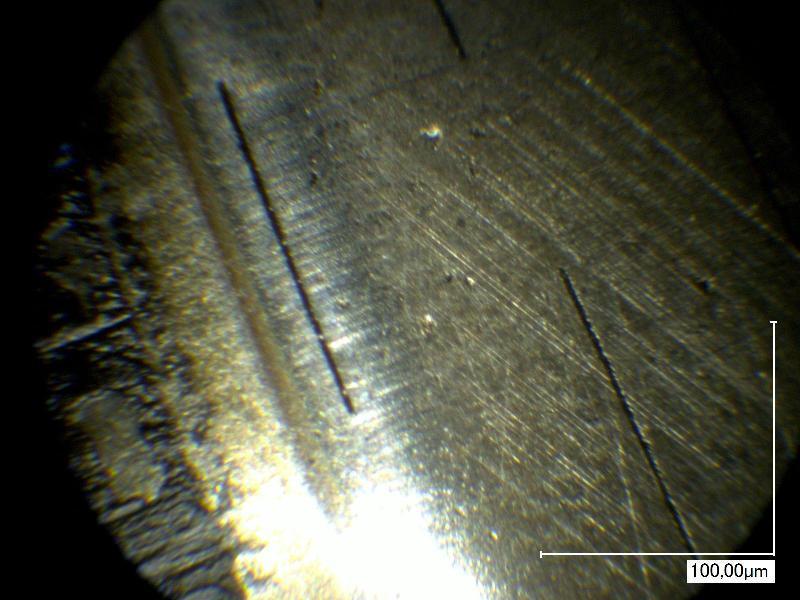Dzięki mikrozasobnikom oleju wytworzonym techniką laserową powstawał we współpracujących skojarzeniach tarciowych znacznie