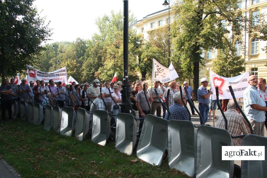 .pl https://www..pl zniszczenia polskiego sadownictwa. Z każdym dniem dramat sadowników pogłębia się. Dlatego Związek Sadowników RP zdecydował się na przeprowadzenie akcji protestacyjnej w Warszawie.