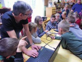 Dzieci w trakcie zajęć, oprócz budowania robotów, miały okazję poprzez praktykę poznać i zrozumieć podstawowe zagadnienia z informatyki, techniki i elektroniki.